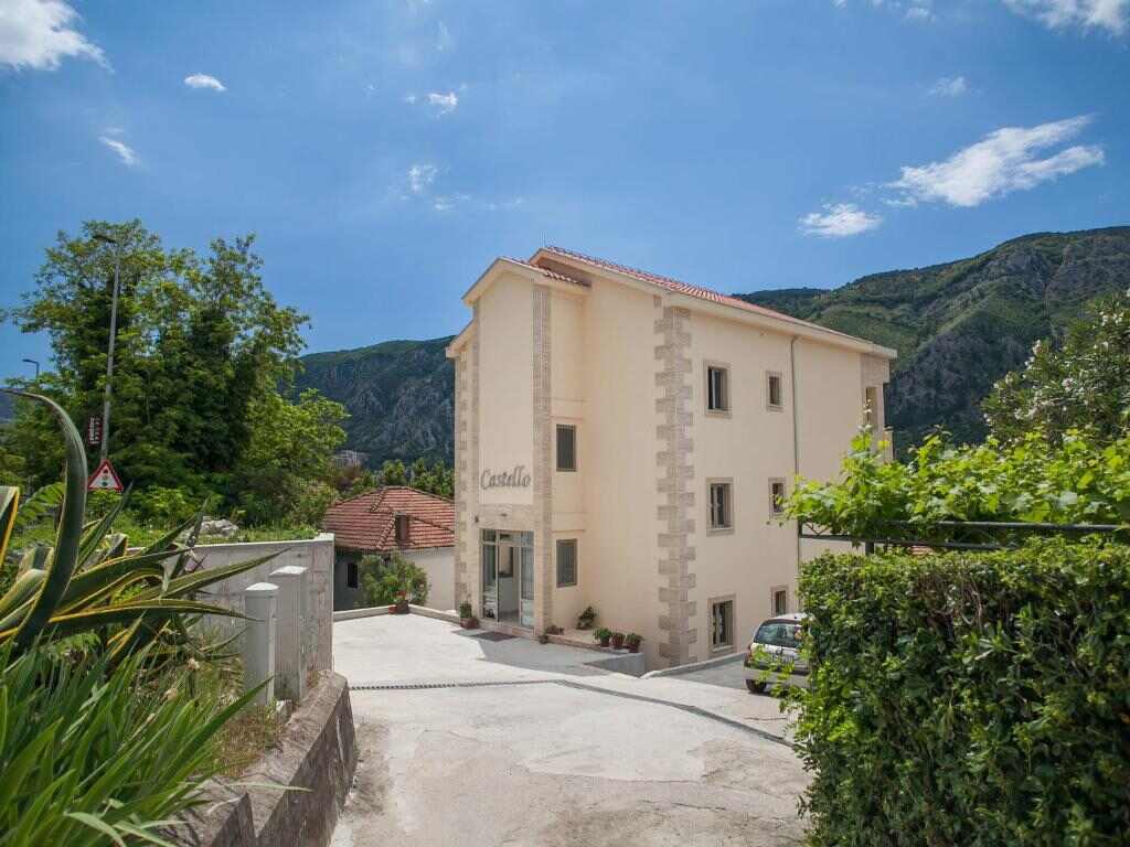 Apartments Castello in Dobrota above the Bay of Kotor